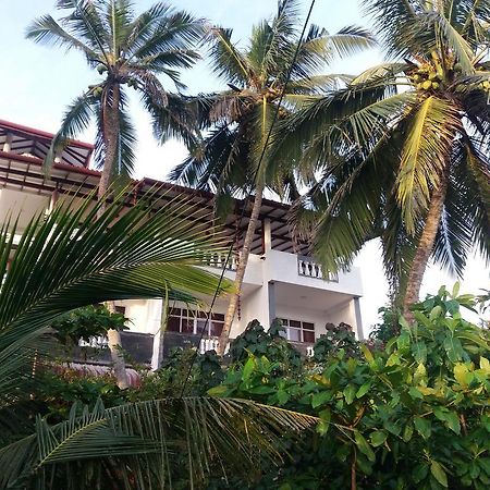 Peacock Wings Guest Hotel Mirissa Ngoại thất bức ảnh
