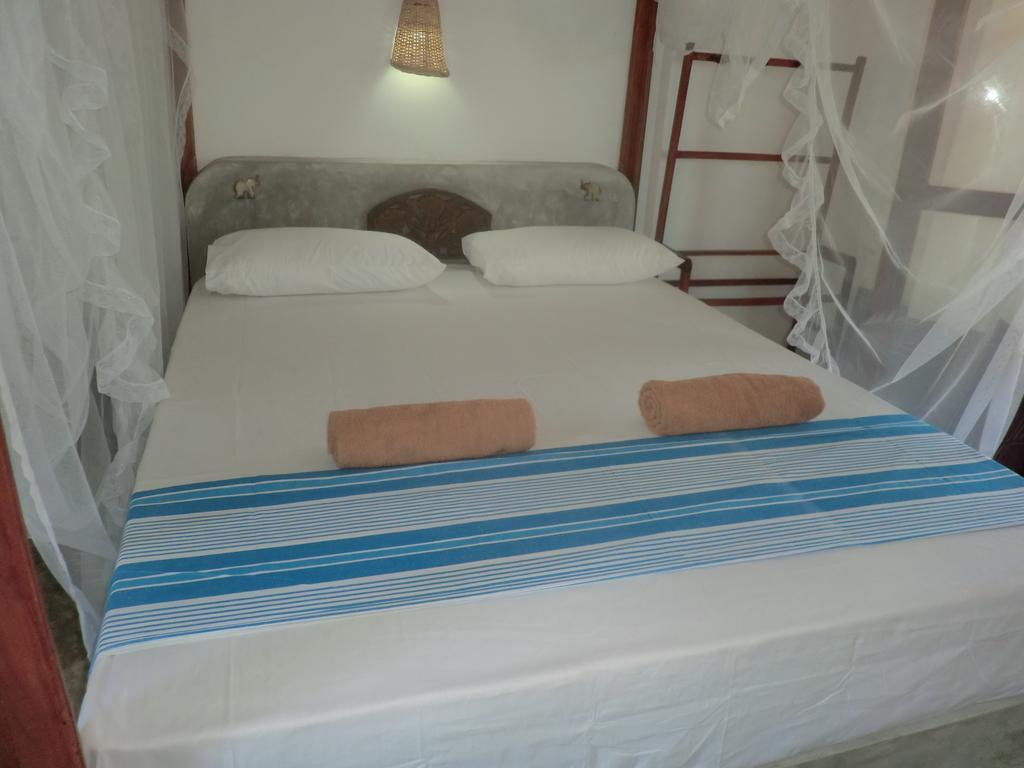 Peacock Wings Guest Hotel Mirissa Ngoại thất bức ảnh