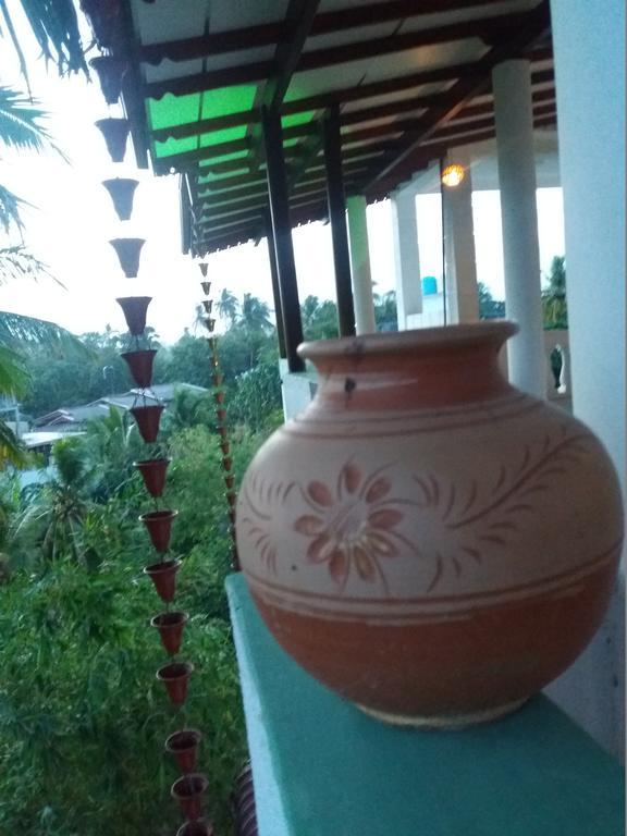 Peacock Wings Guest Hotel Mirissa Ngoại thất bức ảnh