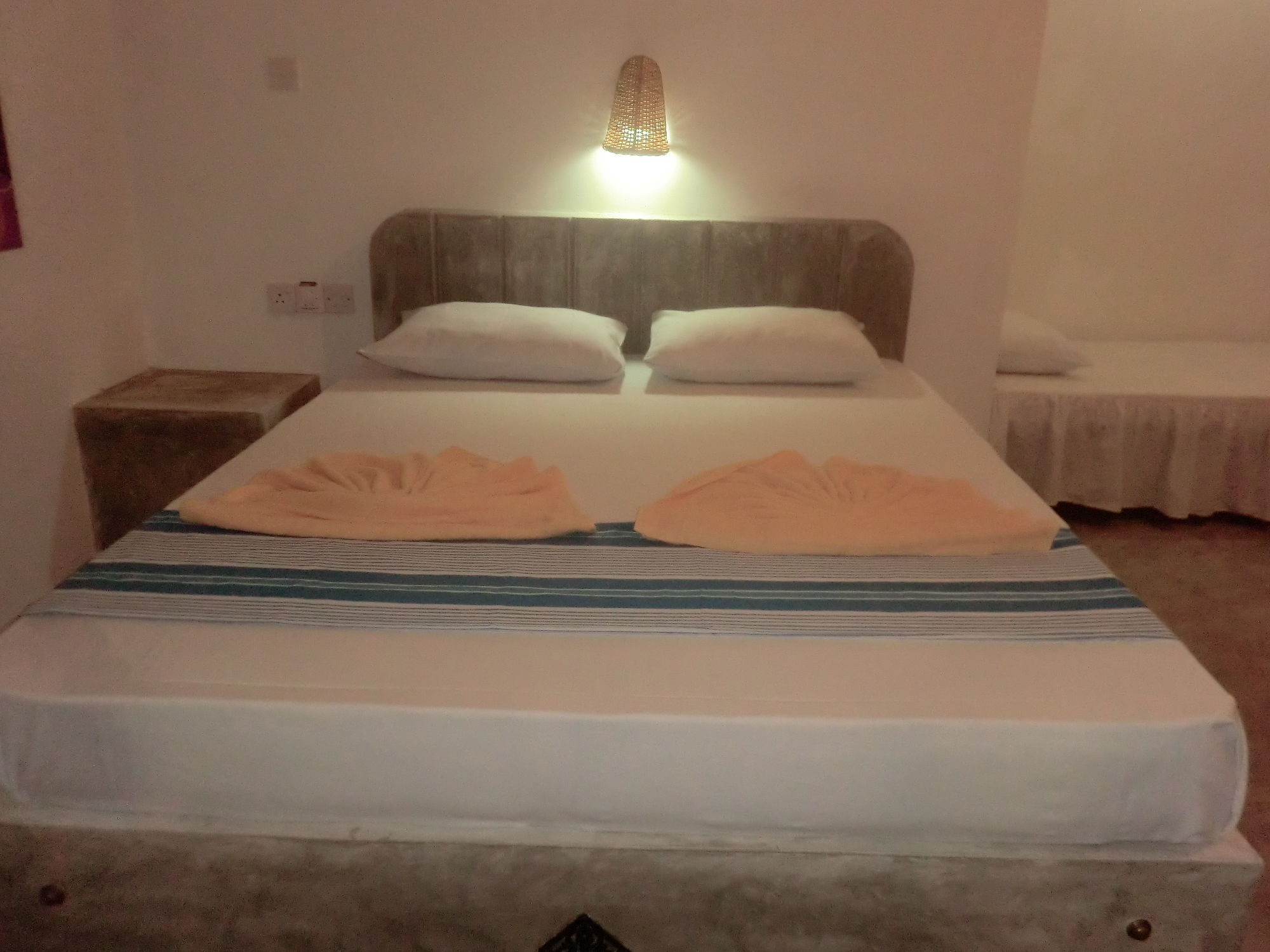 Peacock Wings Guest Hotel Mirissa Ngoại thất bức ảnh